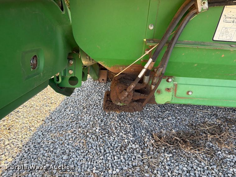 image for item EW8727 2011 John Deere 635 DRAPER draper head