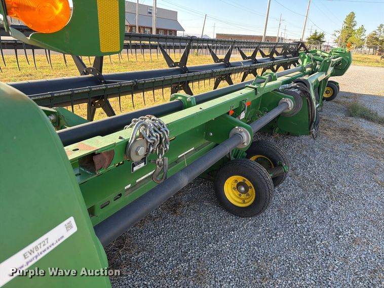 image for item EW8727 2011 John Deere 635 DRAPER draper head
