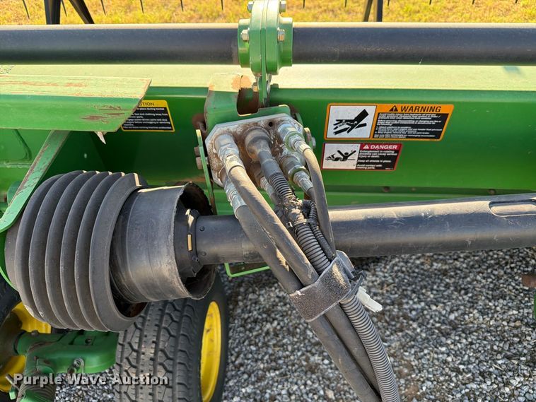 image for item EW8727 2011 John Deere 635 DRAPER draper head