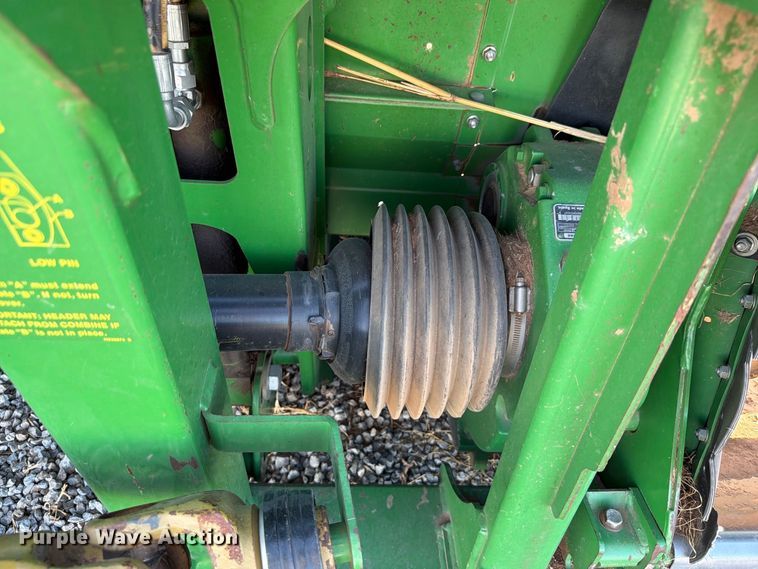 image for item EW8727 2011 John Deere 635 DRAPER draper head