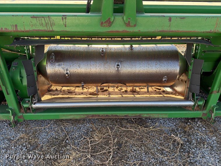 image for item EW8727 2011 John Deere 635 DRAPER draper head