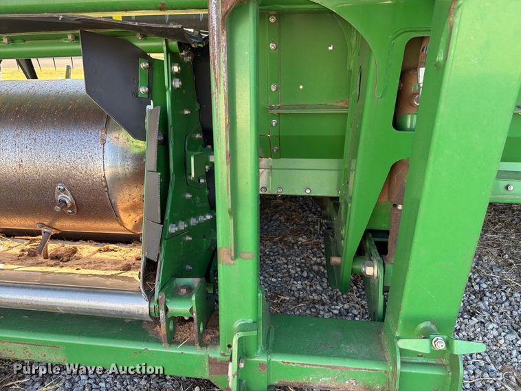 image for item EW8727 2011 John Deere 635 DRAPER draper head