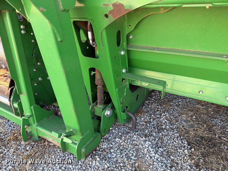 image for item EW8727 2011 John Deere 635 DRAPER draper head