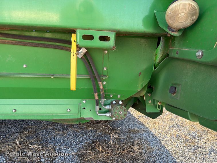 image for item EW8727 2011 John Deere 635 DRAPER draper head