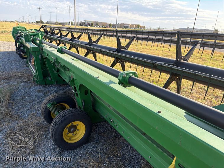 image for item EW8727 2011 John Deere 635 DRAPER draper head