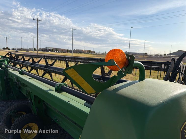 image for item EW8727 2011 John Deere 635 DRAPER draper head