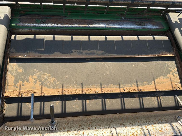 image for item EW8727 2011 John Deere 635 DRAPER draper head