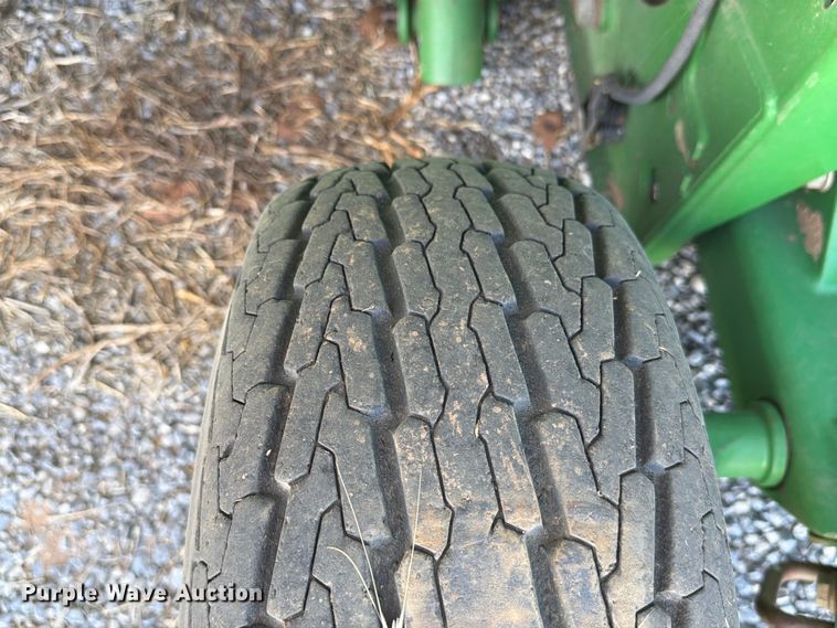 image for item EW8727 2011 John Deere 635 DRAPER draper head