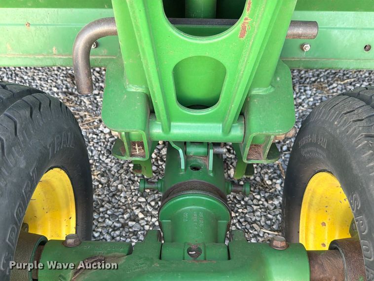 image for item EW8727 2011 John Deere 635 DRAPER draper head