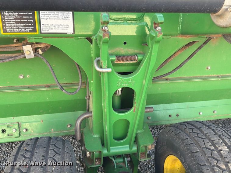 image for item EW8727 2011 John Deere 635 DRAPER draper head