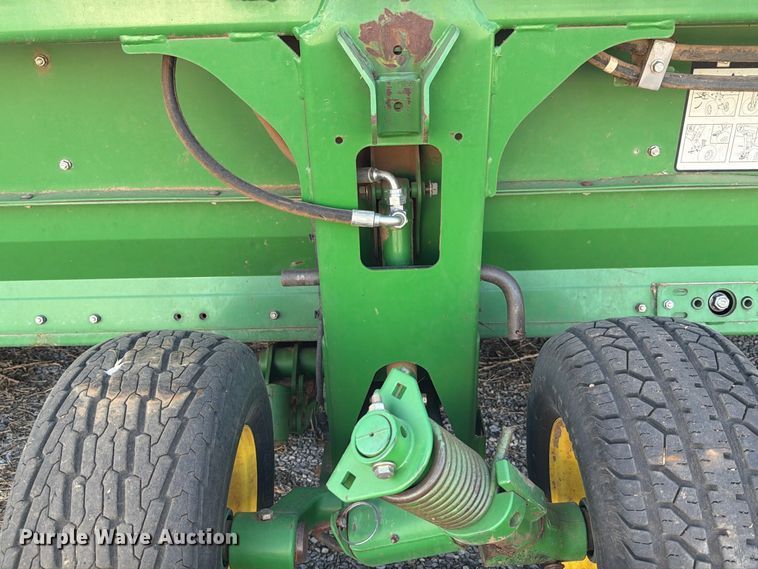 image for item EW8727 2011 John Deere 635 DRAPER draper head