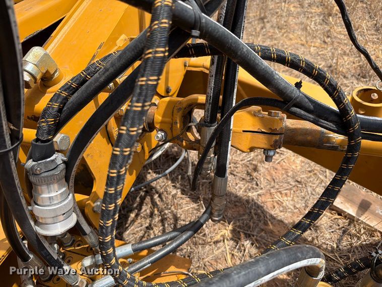 image for item EW8739 Haybuster 2800 bale processor