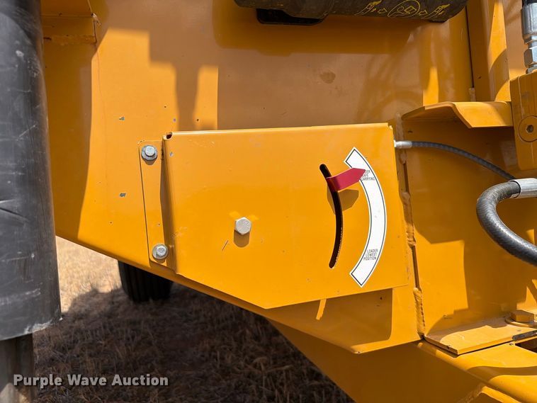 image for item EW8739 Haybuster 2800 bale processor