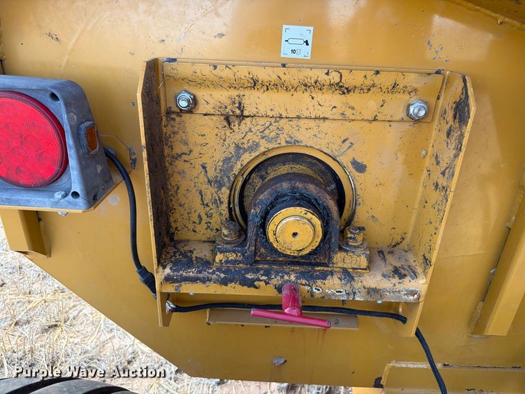 image for item EW8739 Haybuster 2800 bale processor