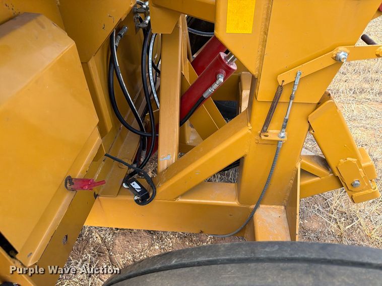 image for item EW8739 Haybuster 2800 bale processor