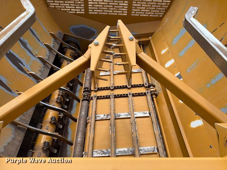 image for item EW8739 Haybuster 2800 bale processor