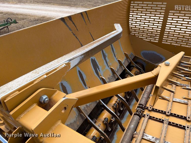 image for item EW8739 Haybuster 2800 bale processor