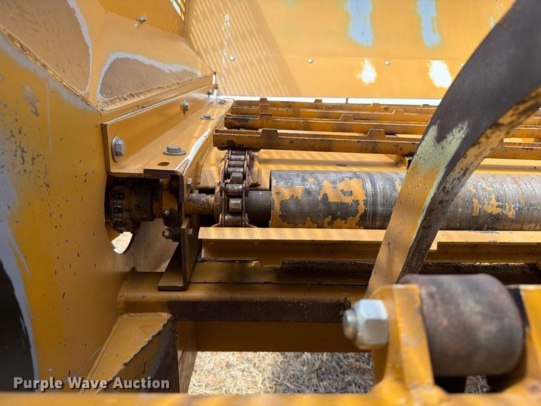 image for item EW8739 Haybuster 2800 bale processor