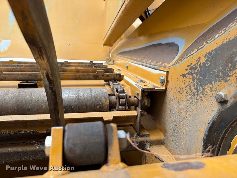 image for item EW8739 Haybuster 2800 bale processor