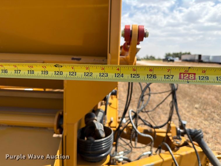 image for item EW8739 Haybuster 2800 bale processor