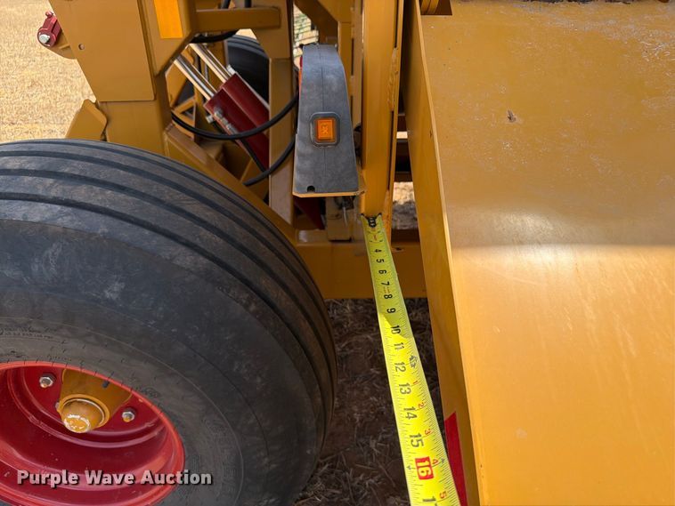 image for item EW8739 Haybuster 2800 bale processor