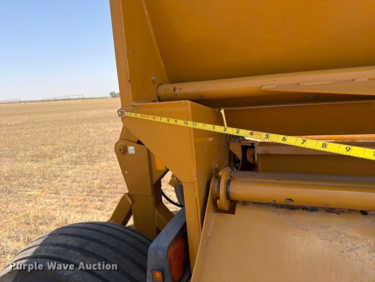 image for item EW8739 Haybuster 2800 bale processor