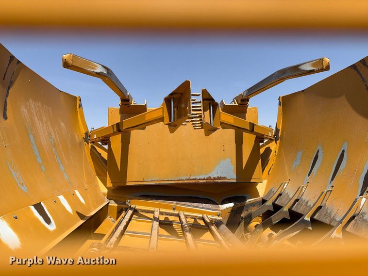 image for item EW8739 Haybuster 2800 bale processor