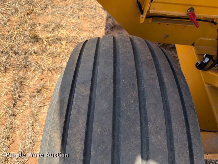 image for item EW8739 Haybuster 2800 bale processor