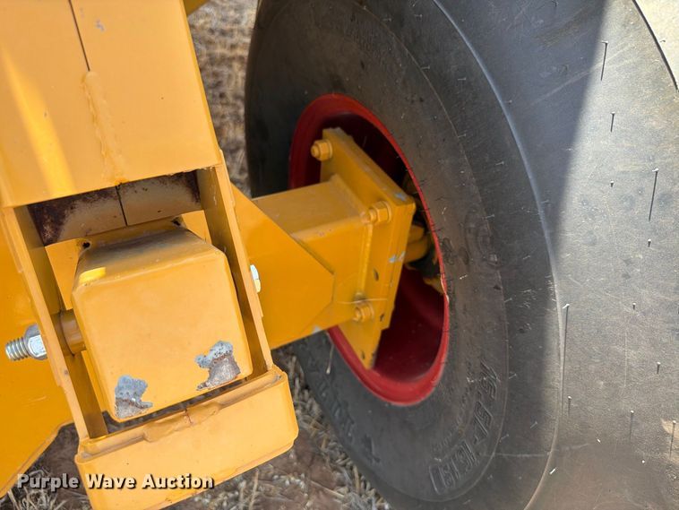 image for item EW8739 Haybuster 2800 bale processor