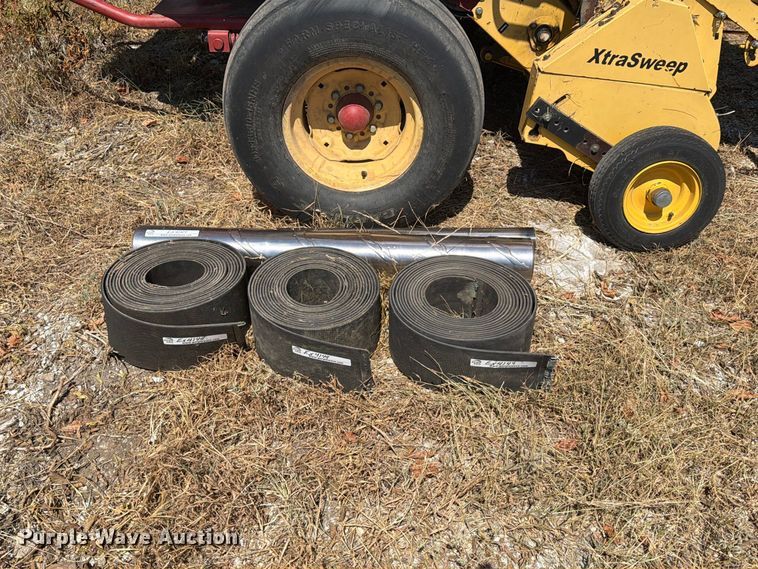 image for item EX4144 New Holland BR750A round baler