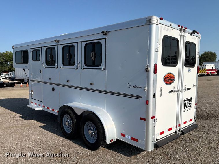 image for item FB5047 2012 Sundowner Sportman horse trailer