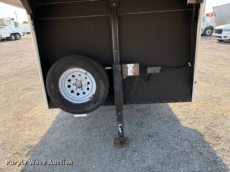 image for item FB5047 2012 Sundowner Sportman horse trailer