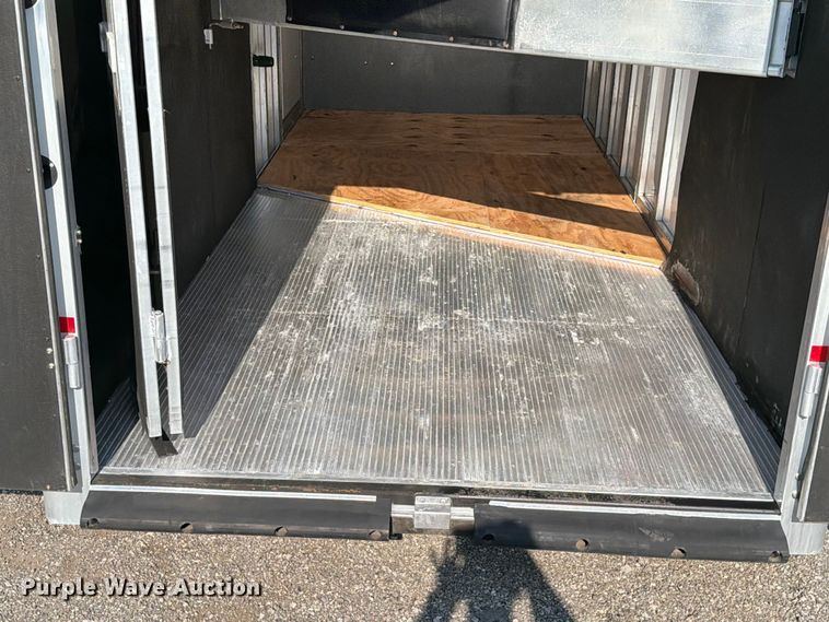 image for item FB5047 2012 Sundowner Sportman horse trailer