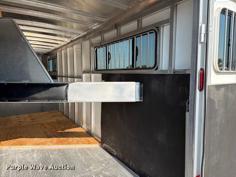 image for item FB5047 2012 Sundowner Sportman horse trailer