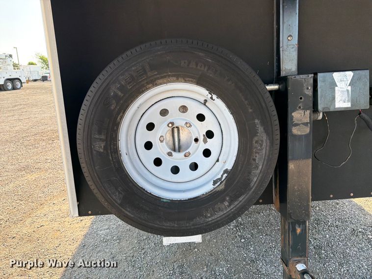 image for item FB5047 2012 Sundowner Sportman horse trailer