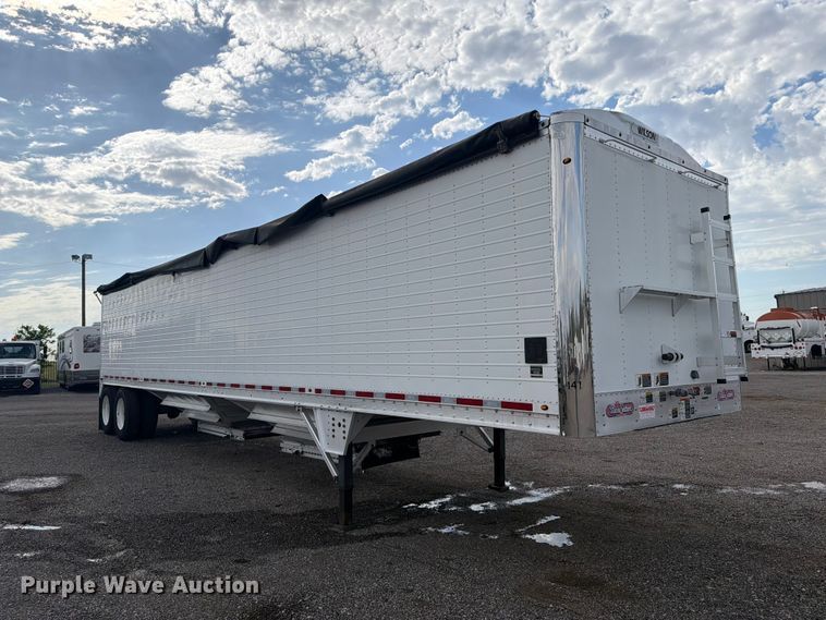 image for item FB5064 2015 Wilson Trailer DWH-550 grain trailer