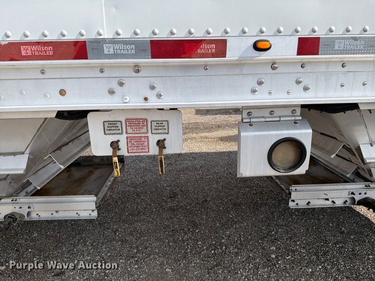 image for item FB5064 2015 Wilson Trailer DWH-550 grain trailer
