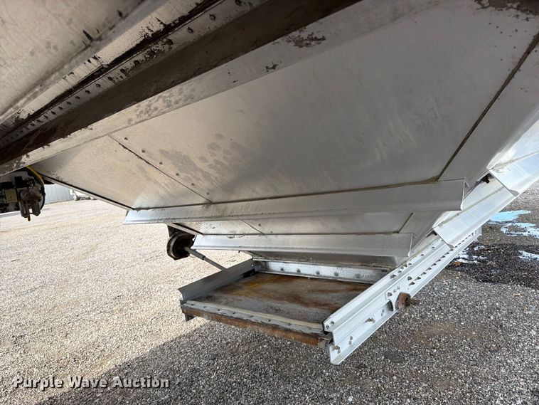 image for item FB5064 2015 Wilson Trailer DWH-550 grain trailer
