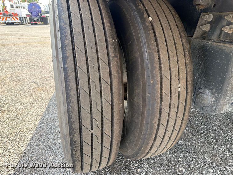 image for item FB5064 2015 Wilson Trailer DWH-550 grain trailer