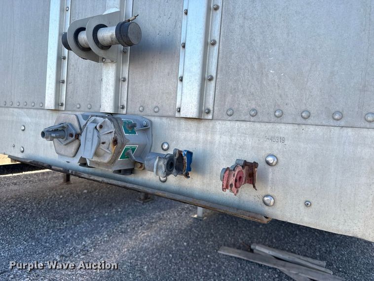 image for item FC4251 2014 Wilson Silver Star PSDCL-402P livestock trailer