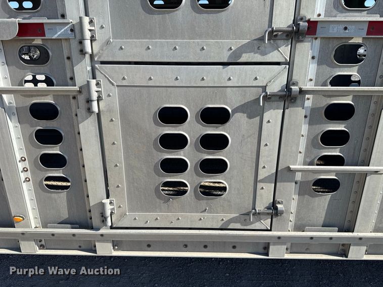 image for item FC4251 2014 Wilson Silver Star PSDCL-402P livestock trailer
