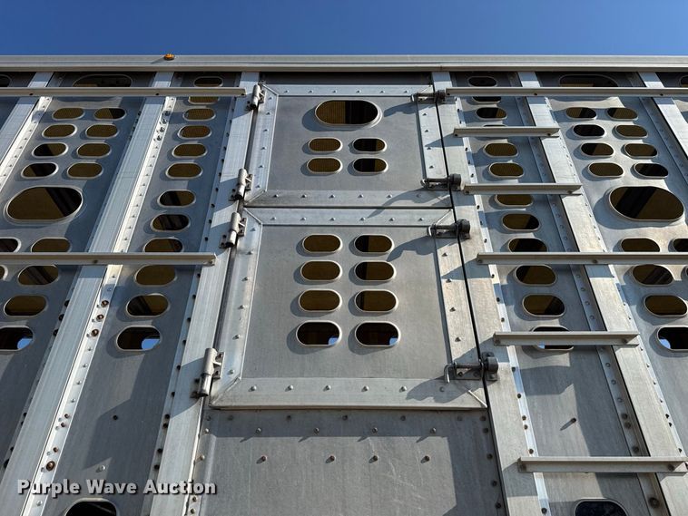 image for item FC4251 2014 Wilson Silver Star PSDCL-402P livestock trailer