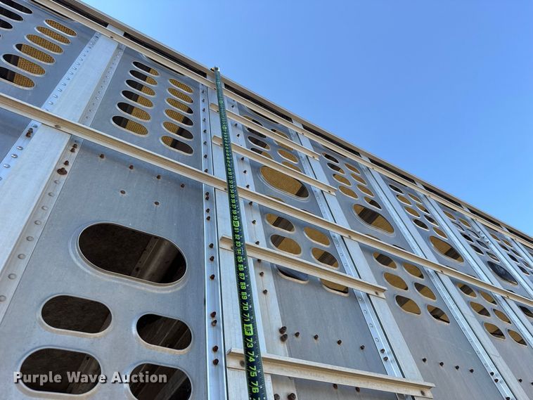 image for item FC4251 2014 Wilson Silver Star PSDCL-402P livestock trailer