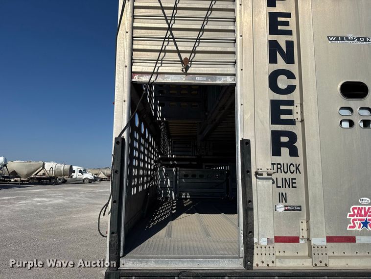image for item FC4251 2014 Wilson Silver Star PSDCL-402P livestock trailer