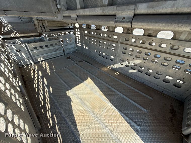 image for item FC4251 2014 Wilson Silver Star PSDCL-402P livestock trailer