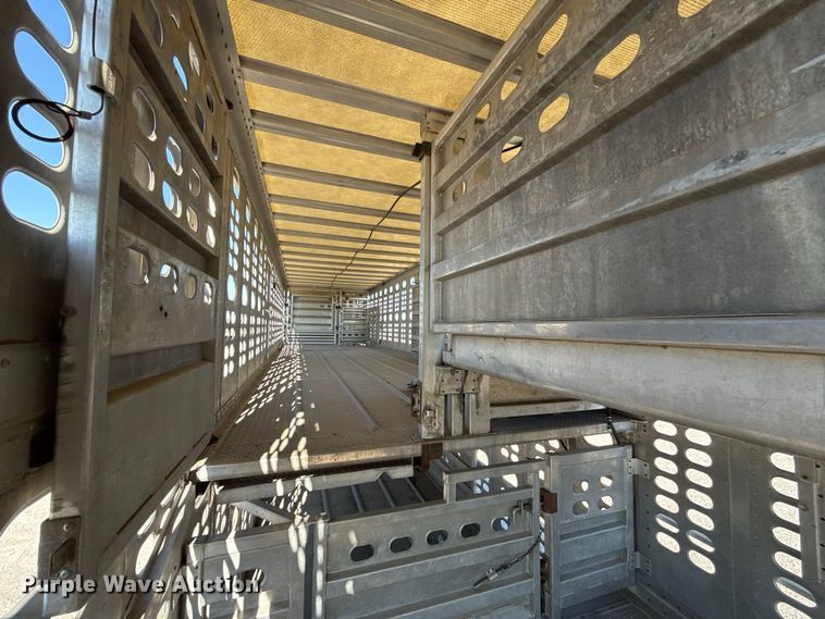 image for item FC4251 2014 Wilson Silver Star PSDCL-402P livestock trailer