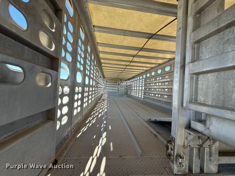 image for item FC4251 2014 Wilson Silver Star PSDCL-402P livestock trailer