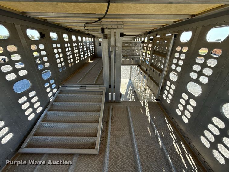 image for item FC4251 2014 Wilson Silver Star PSDCL-402P livestock trailer