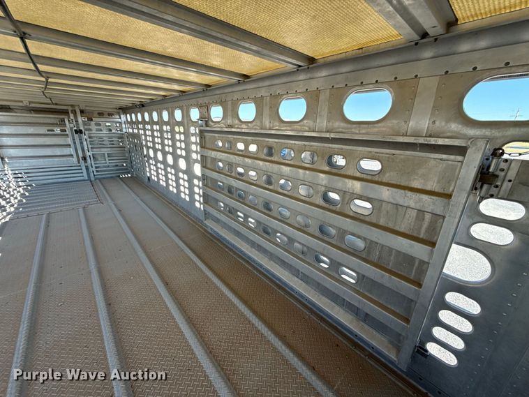 image for item FC4251 2014 Wilson Silver Star PSDCL-402P livestock trailer