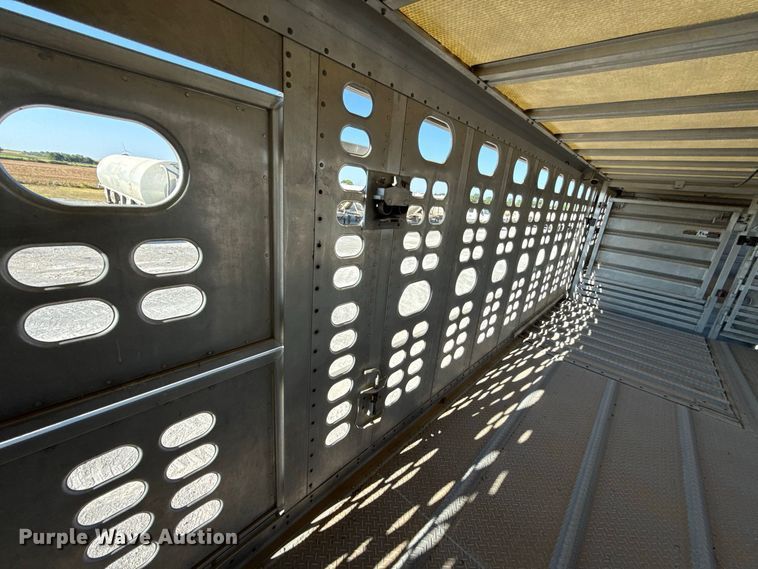image for item FC4251 2014 Wilson Silver Star PSDCL-402P livestock trailer